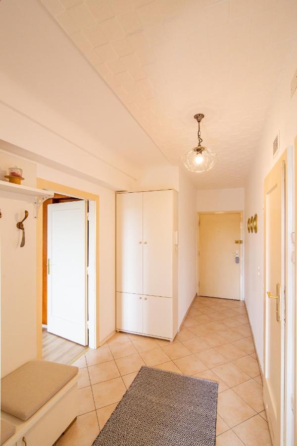 Best Rated Central Apartment Vienna - Ac, Wifi, 24H7Days Self Check-In, Board Games, Netflix Viena Exterior foto