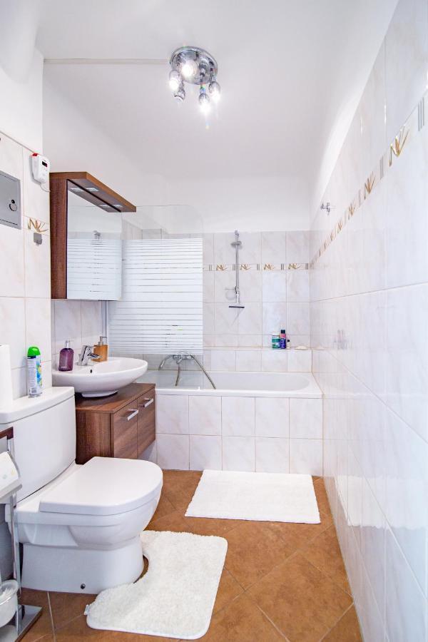 Best Rated Central Apartment Vienna - Ac, Wifi, 24H7Days Self Check-In, Board Games, Netflix Viena Exterior foto